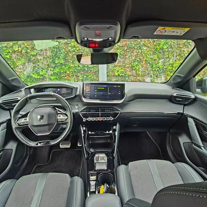 Peugeot E-208 2024 photo 2
