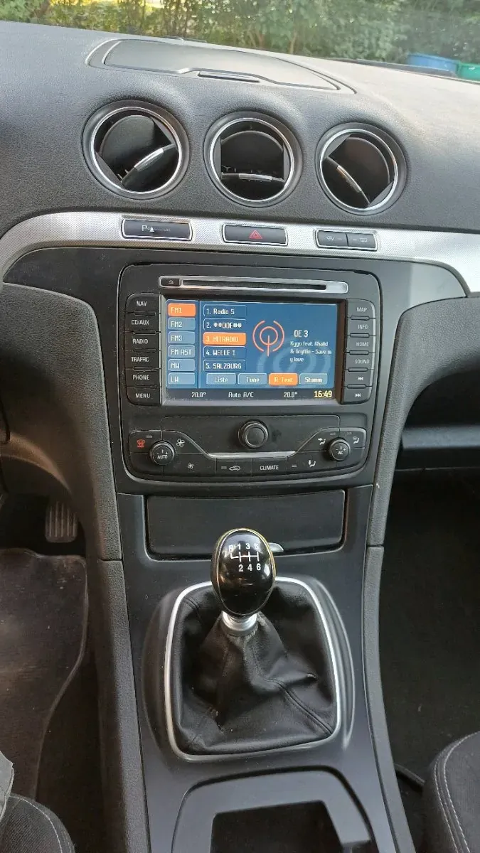 Ford Galaxy 2014 photo 3