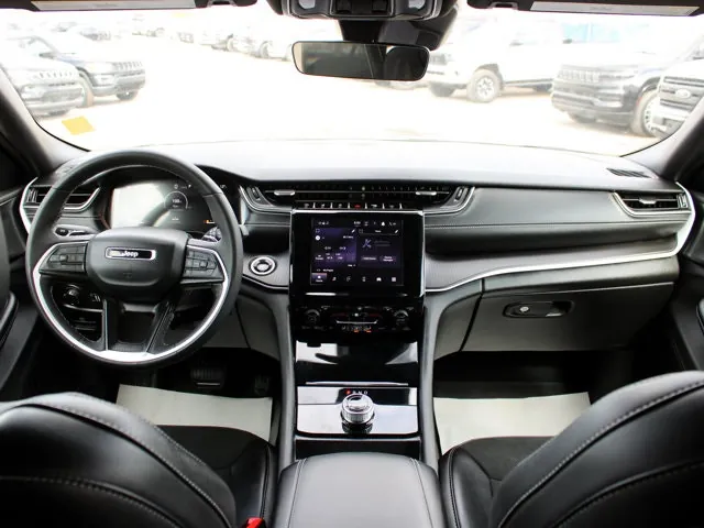 Jeep Grand Cherokee 2025 photo 4