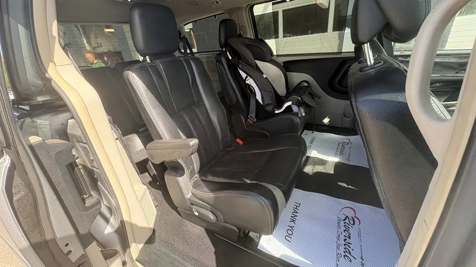 Chrysler Town & Country 2016 photo 4