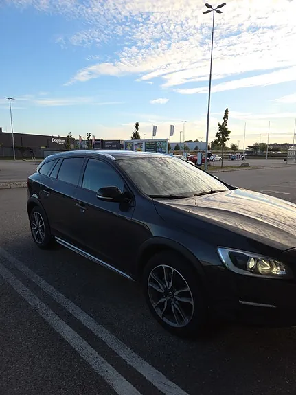 Volvo V60 Cross Country 2017 photo 2