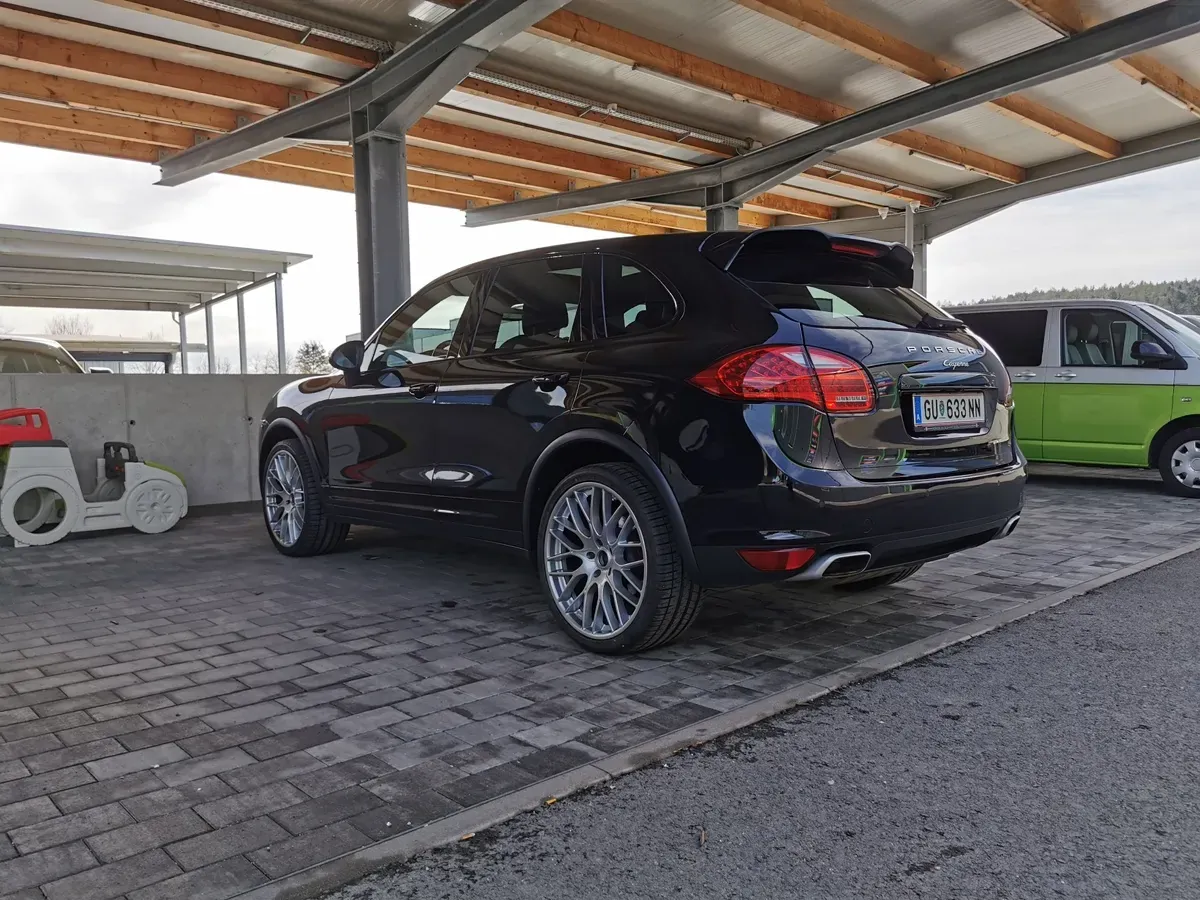 Porsche Cayenne 2012 photo 3