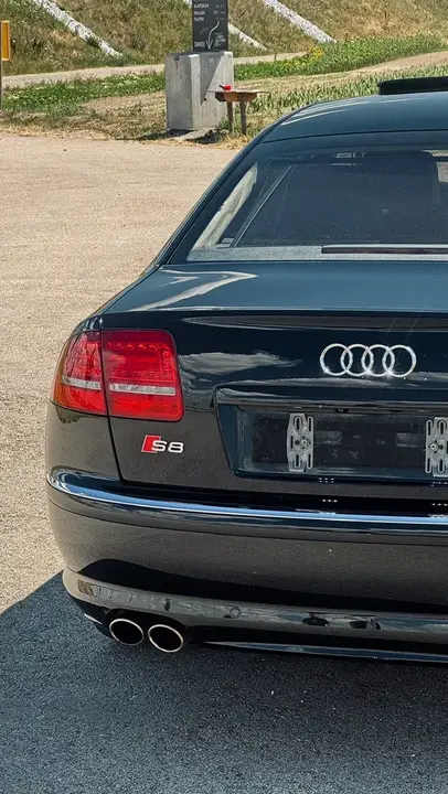 Audi A8 2008 photo 2