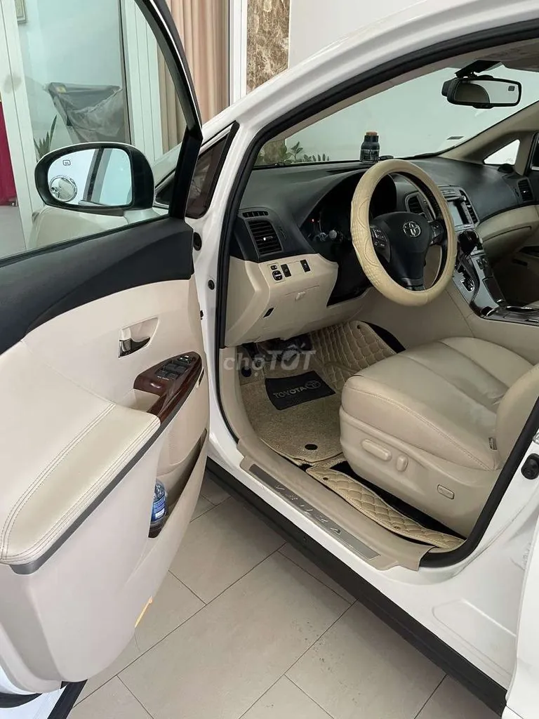 Toyota Venza 2010 photo 2