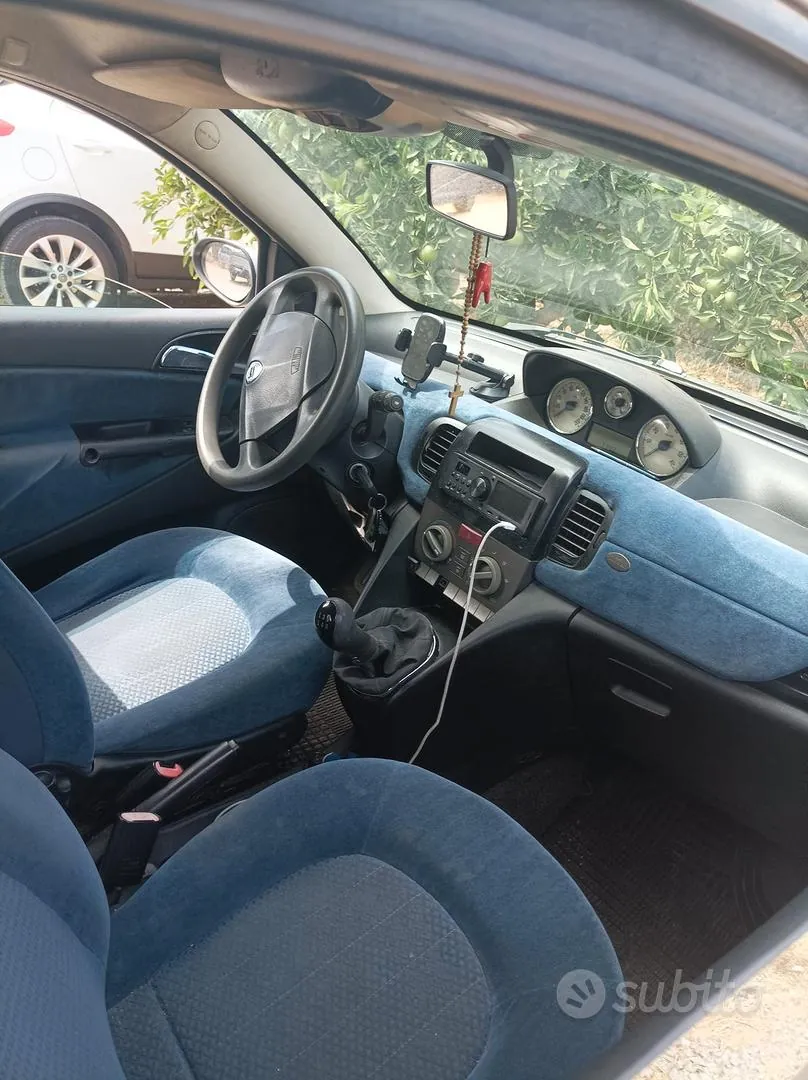 Lancia Ypsilon 2004 photo 2