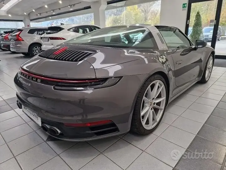 Porsche 911 2021 photo 2