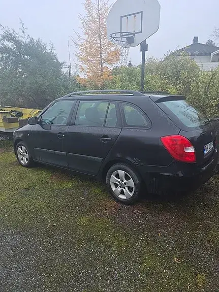 Skoda Fabia 2009 photo 2