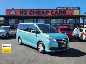 Toyota Noah 2014 photo 2