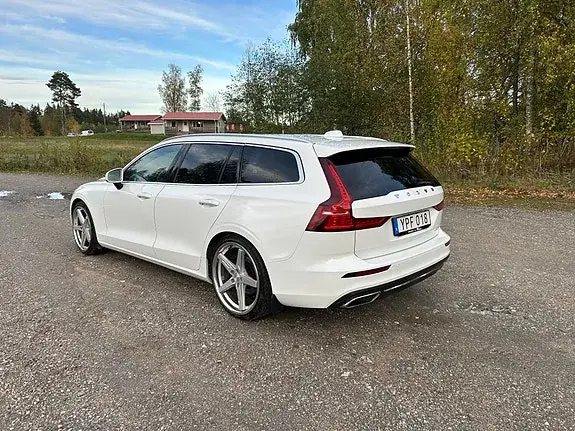 Volvo V60 2019 photo 2