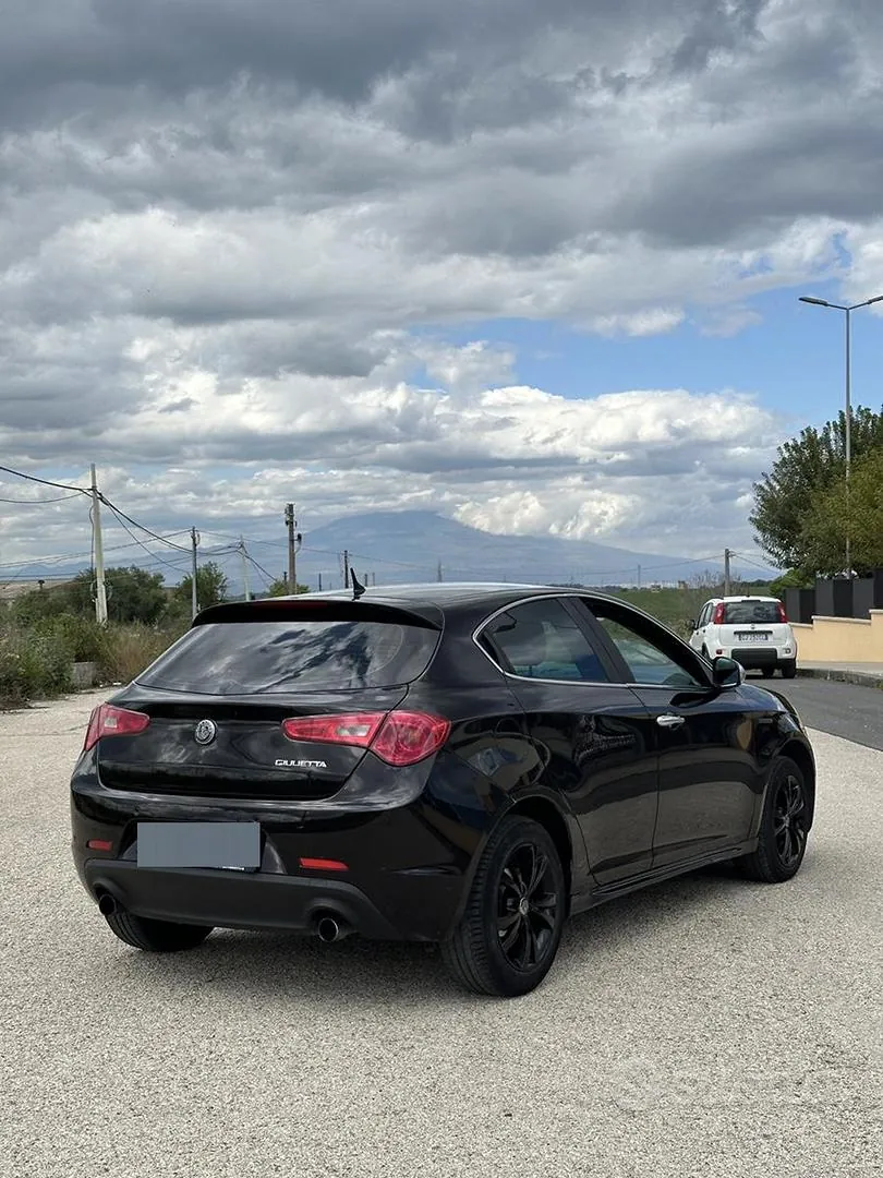 Alfa Romeo Giulietta 2012 photo 2