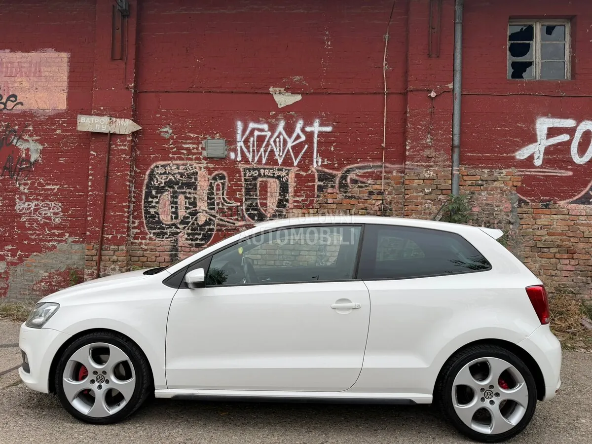 Volkswagen Polo 2011 photo 2