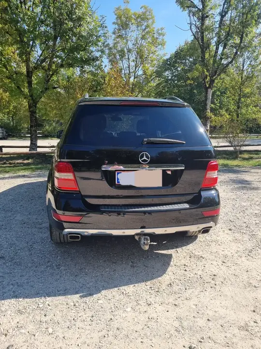 Mercedes-Benz M-Class 2011 photo 2