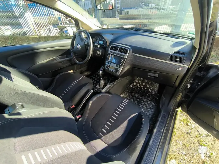 Fiat Grande Punto 2008 photo 2
