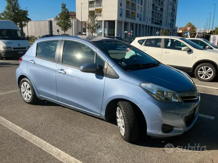 Toyota Yaris 2012 photo 2