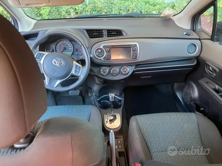 Toyota Yaris 2012 photo 4