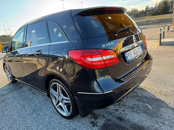 Mercedes-Benz B180 2012 photo 5