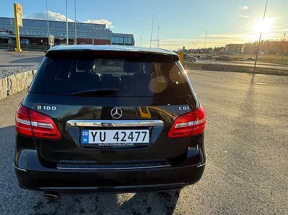 Mercedes-Benz B180 2012 photo 4