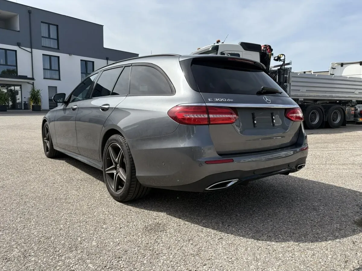 Mercedes-Benz E-Class 2020 photo 3