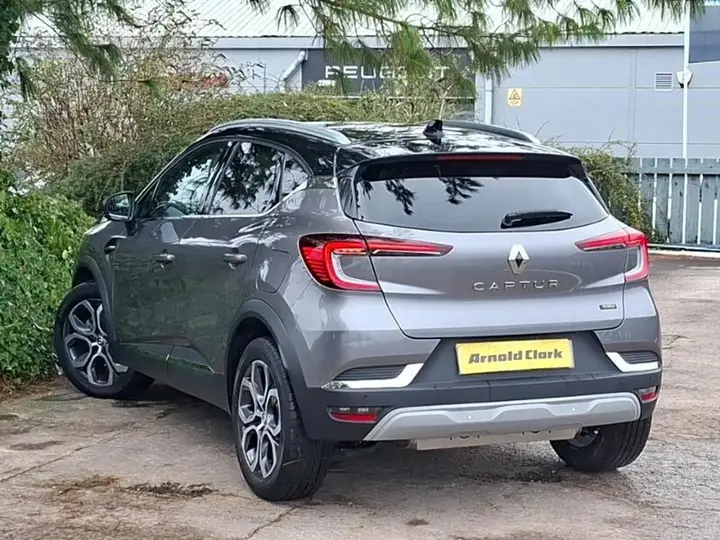 Renault Captur 2023 photo 2
