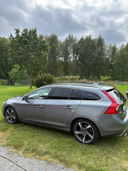 Volvo V60 2016 photo 2