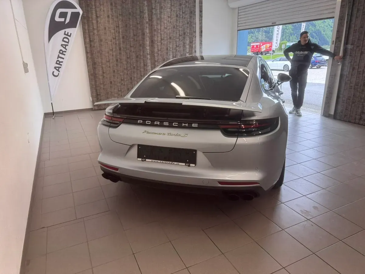 Porsche Panamera 2019 photo 2