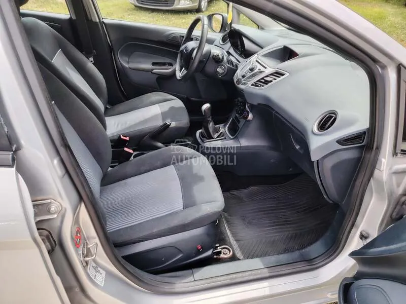 Ford Fiesta 2011 photo 2