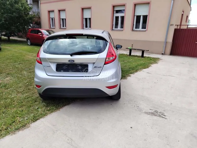 Ford Fiesta 2011 photo 4