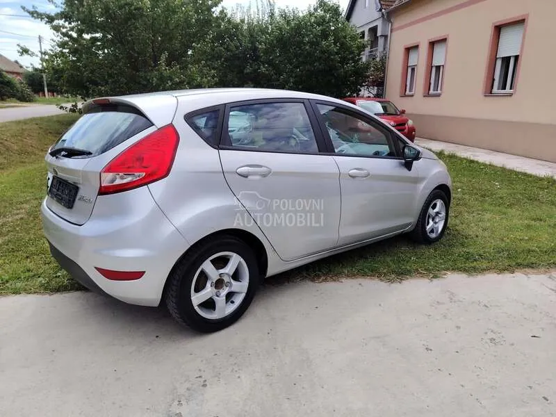 Ford Fiesta 2011 photo 3