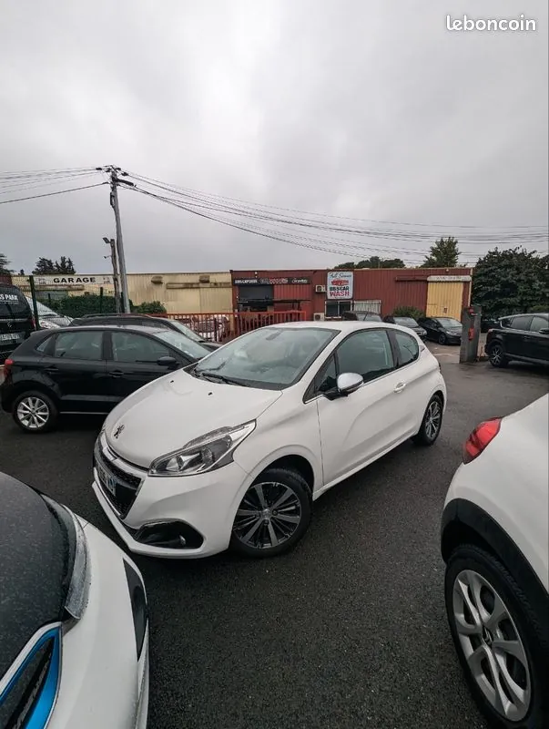 Peugeot 208 2018 photo 3