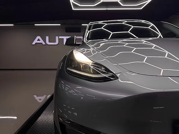 Tesla Model Y 2024 photo 3