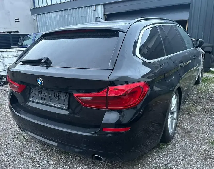 BMW 5 Series 2017 photo 2