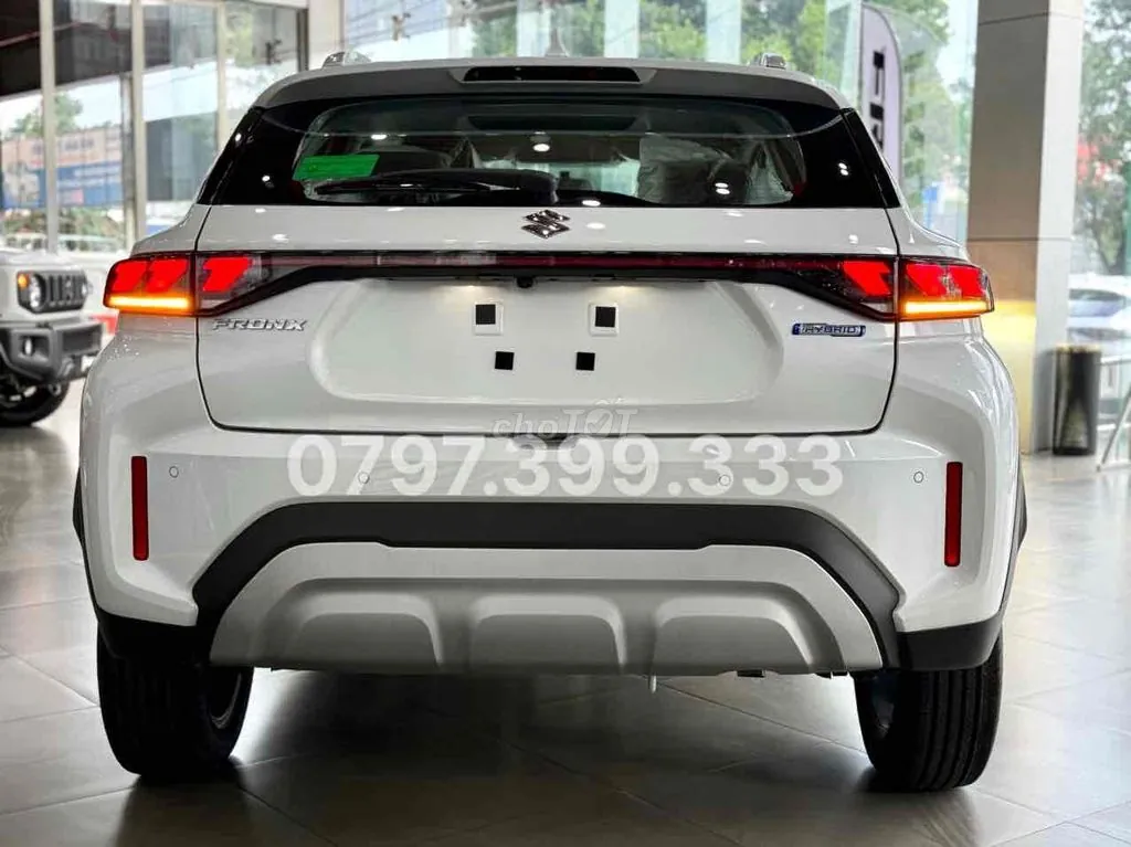 Suzuki Fronx photo 3