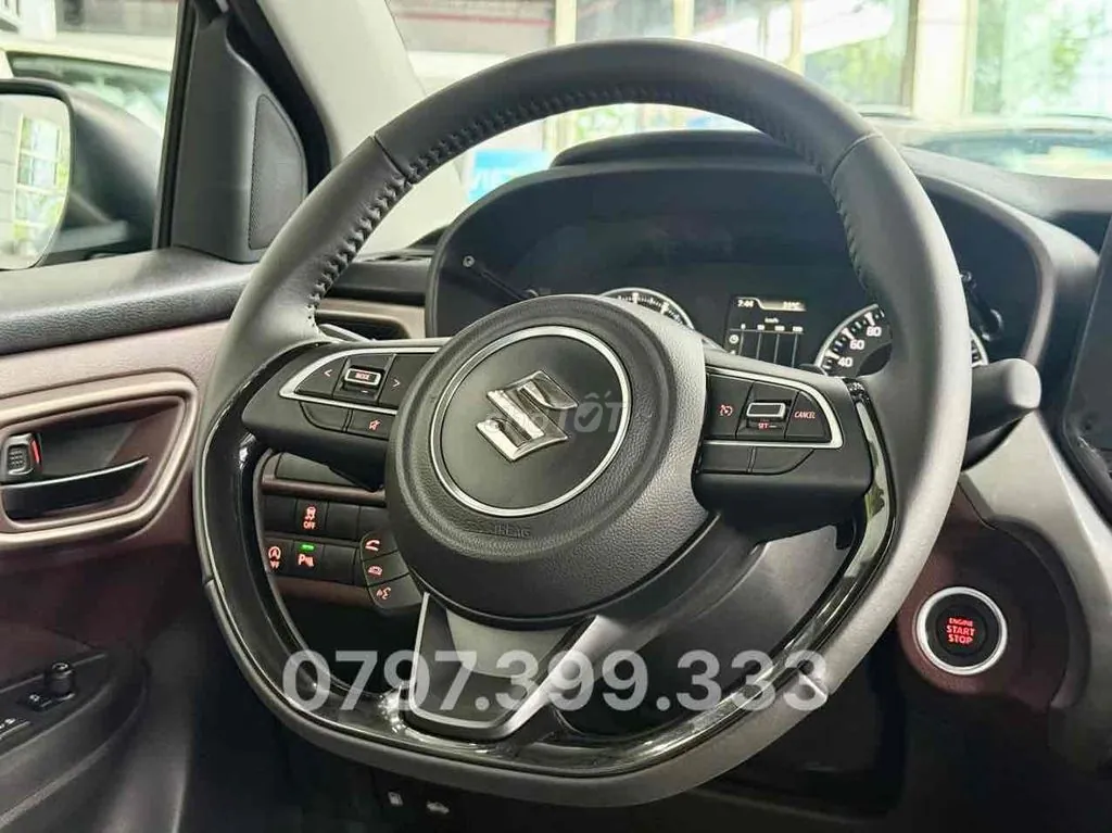 Suzuki Fronx photo 4