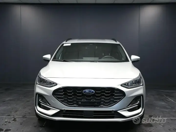 Ford Focus 2025 photo 2