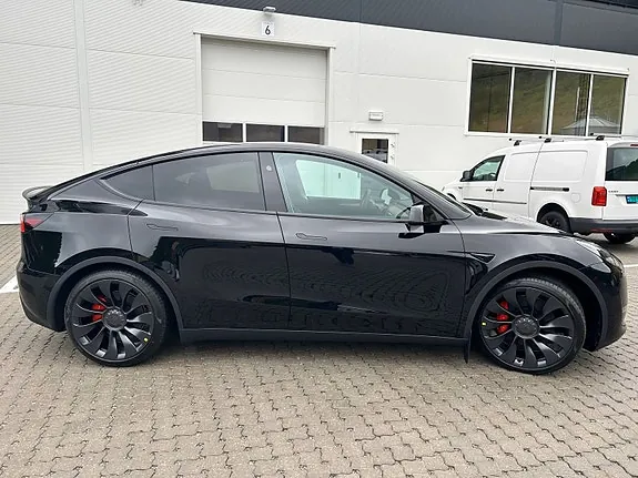 Tesla Model Y 2024 photo 2