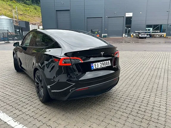 Tesla Model Y 2024 photo 4