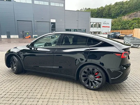 Tesla Model Y 2024 photo 3