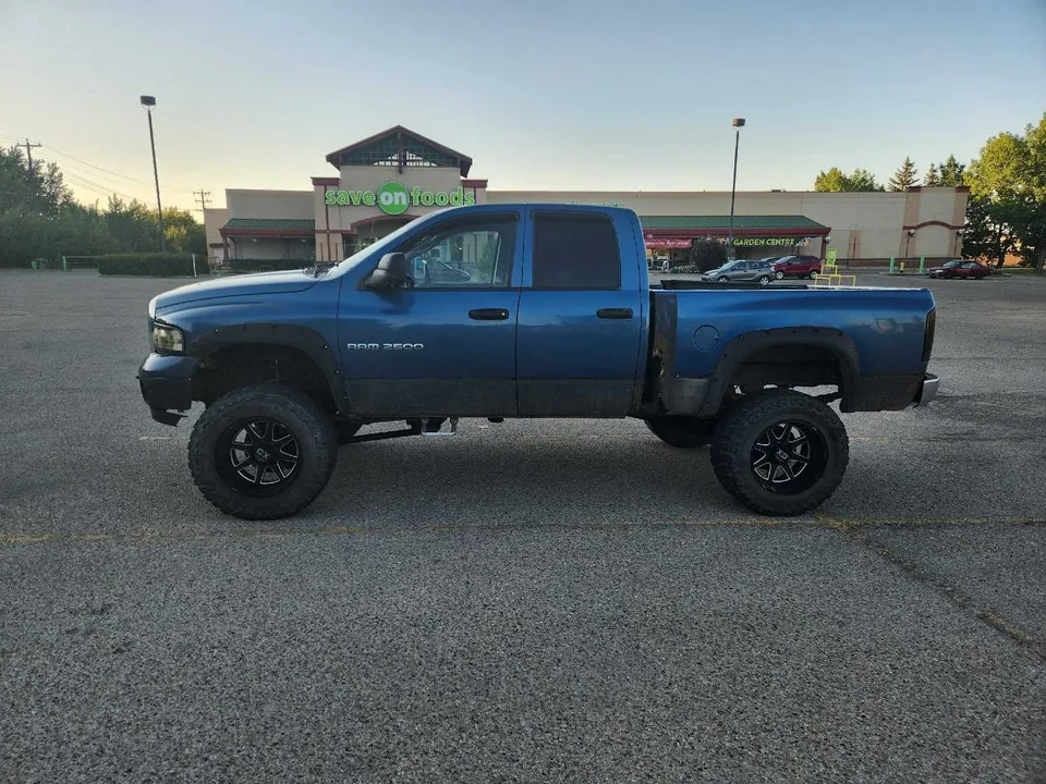 Dodge Ram 2500 2004 photo 2