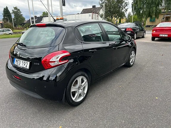 Peugeot 208 2013 photo 4