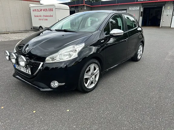 Peugeot 208 2013 photo 2