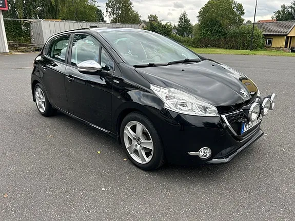 Peugeot 208 2013 photo 3