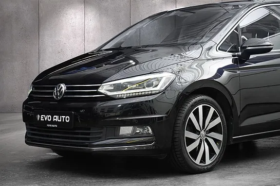 Volkswagen Touran 2017 photo 2