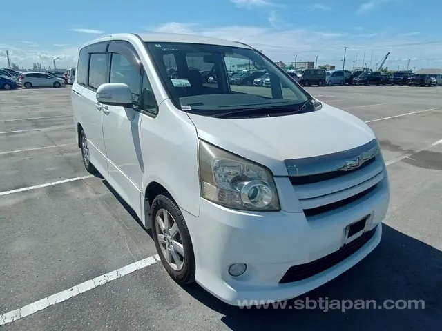 Toyota Noah Si