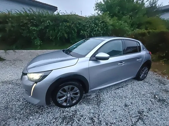Peugeot 208 2021 photo 2