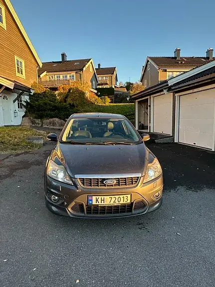 Ford Focus 2010 photo 2