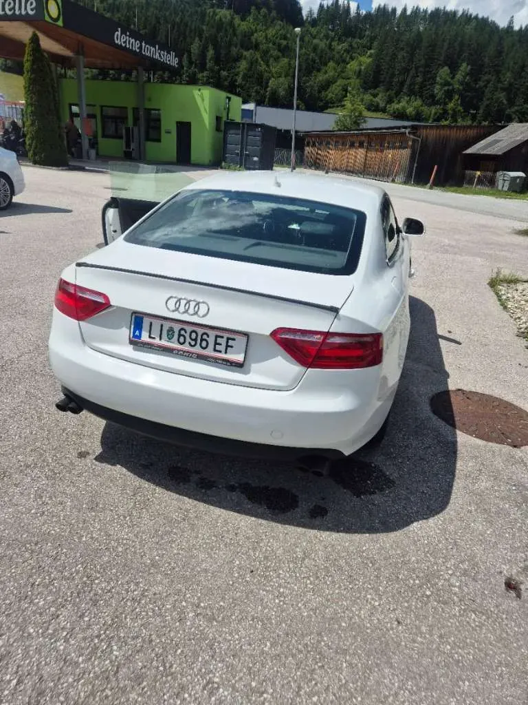 Audi A5 2010 photo 2