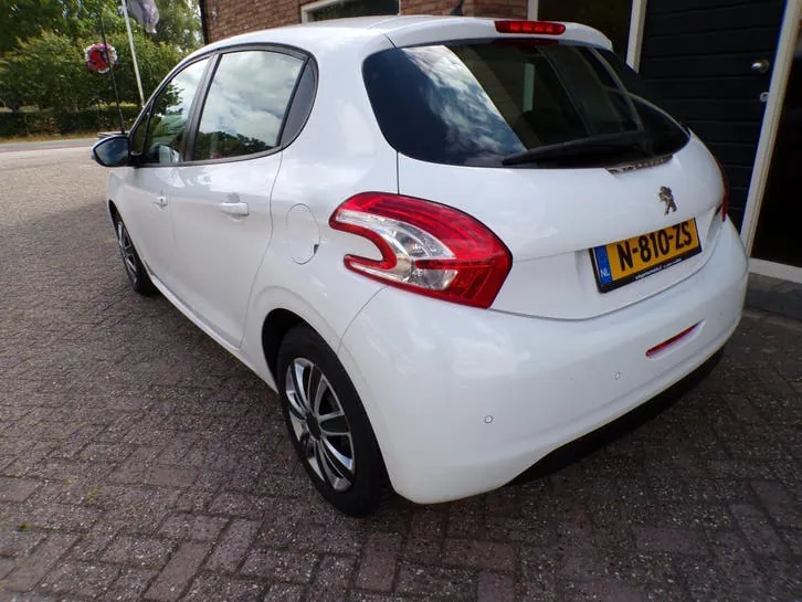 Peugeot 208 2014 photo 3