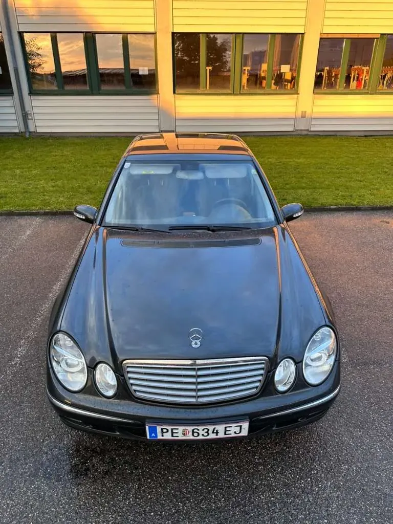 Mercedes-Benz E-Class 2004 photo 3