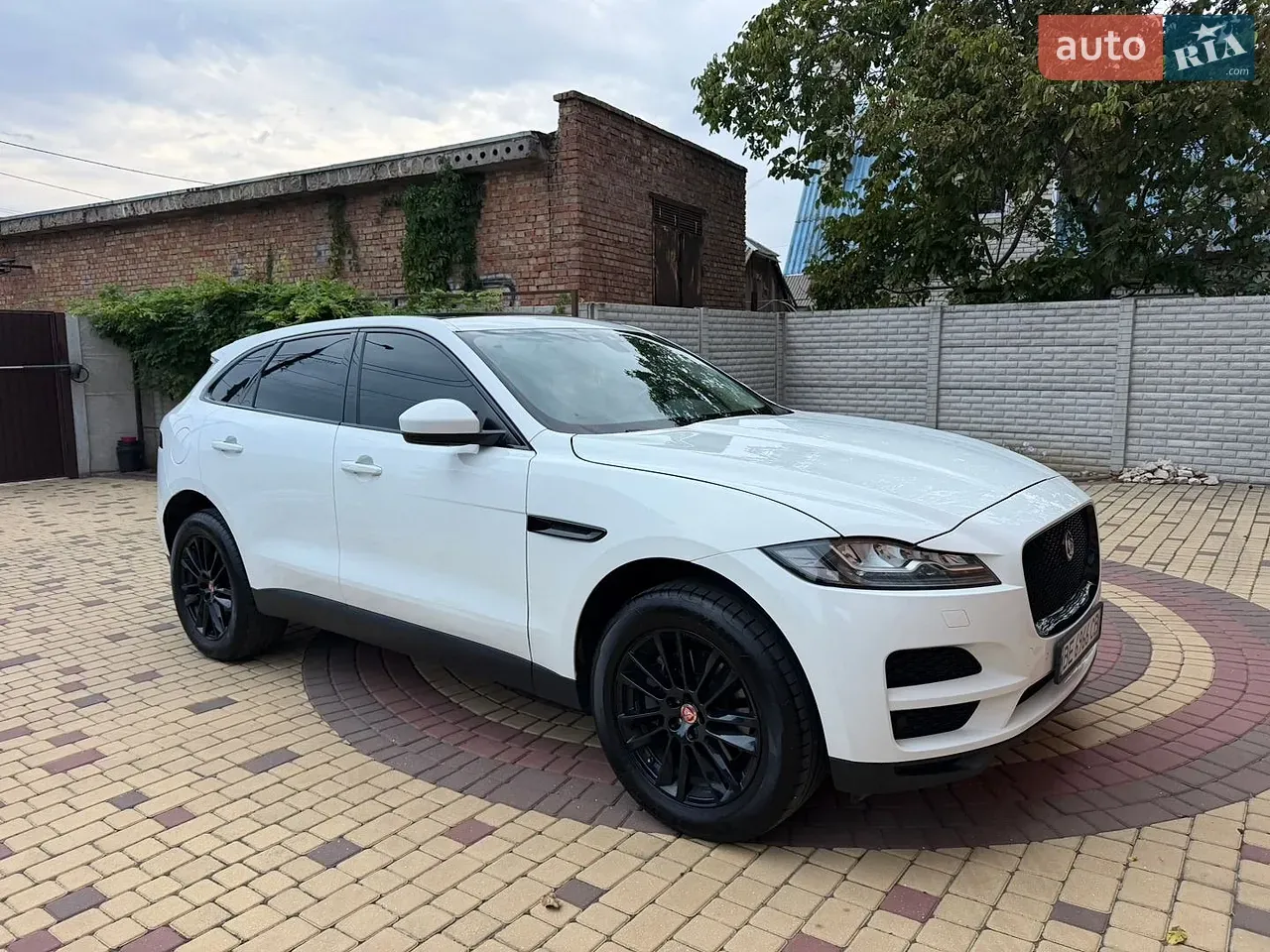 Jaguar F-Pace 2018 photo 2