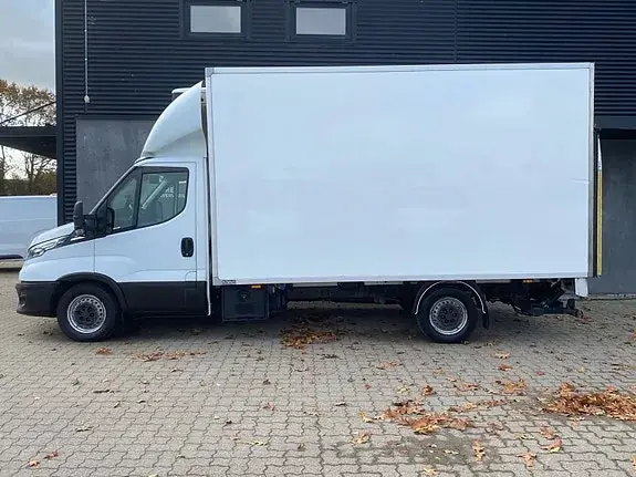 Iveco Daily 2021 photo 2